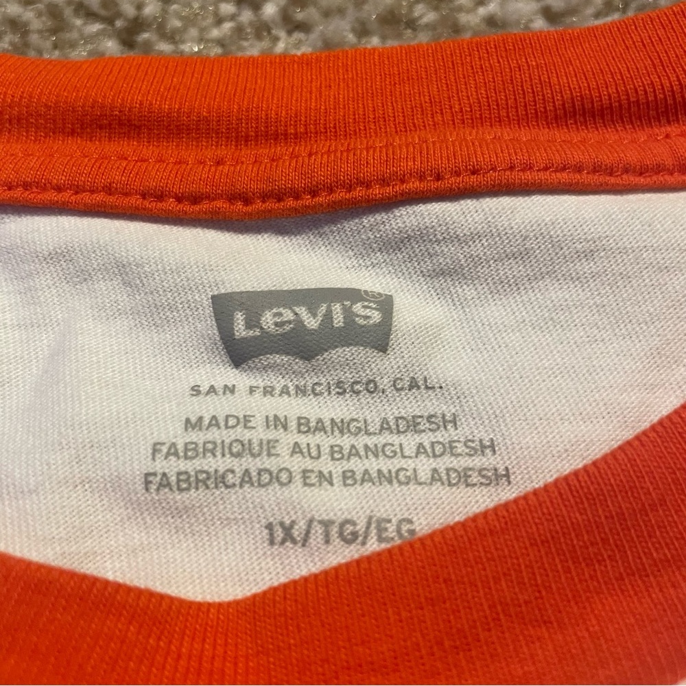 Levi’s Tee - Picture 2 of 2